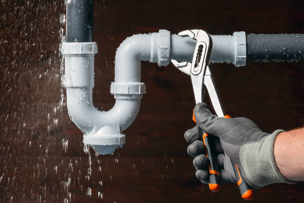 Professional Plumbing technician working in Mustang, OK